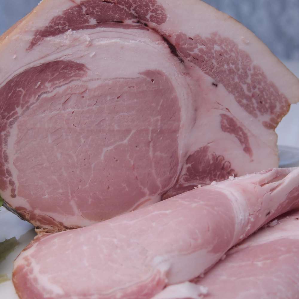 良質な肉の味と大好評!ハム ベーコン 国産放牧豚100%で作るロースハム(500g)/ベーコン(300g)詰め合わせ べーべキュー ギフト 無増量材 国産 手作り 放牧飼育