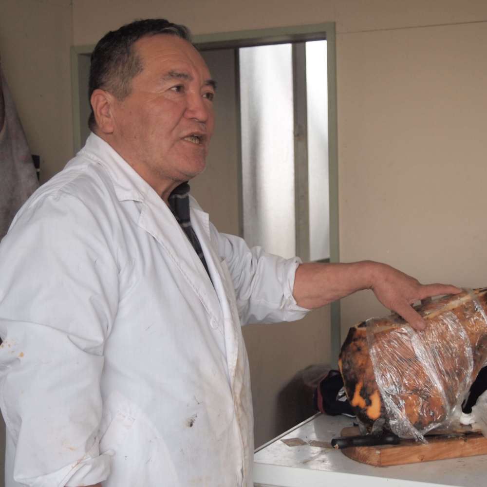良質な肉の味と大好評!ハム ベーコン 国産放牧豚100%で作るロースハム(500g)/ベーコン(300g)詰め合わせ べーべキュー ギフト 無増量材 国産 手作り 放牧飼育