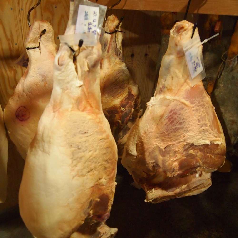 良質な肉の味と大好評!ハム ベーコン 国産放牧豚100%で作るロースハム(500g)/ベーコン(300g)詰め合わせ べーべキュー ギフト 無増量材 国産 手作り 放牧飼育